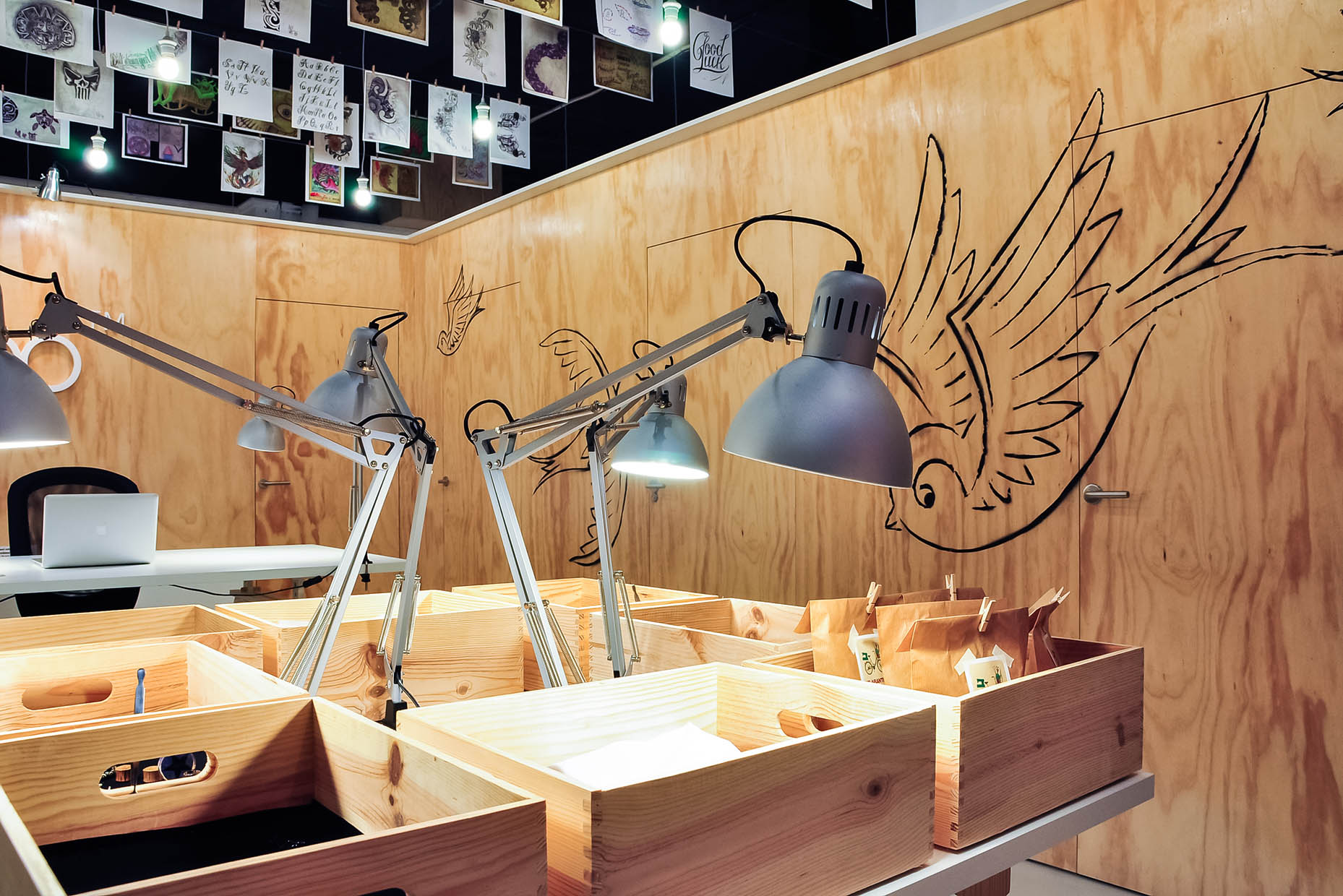 Zona exposición estudio tatuajes
