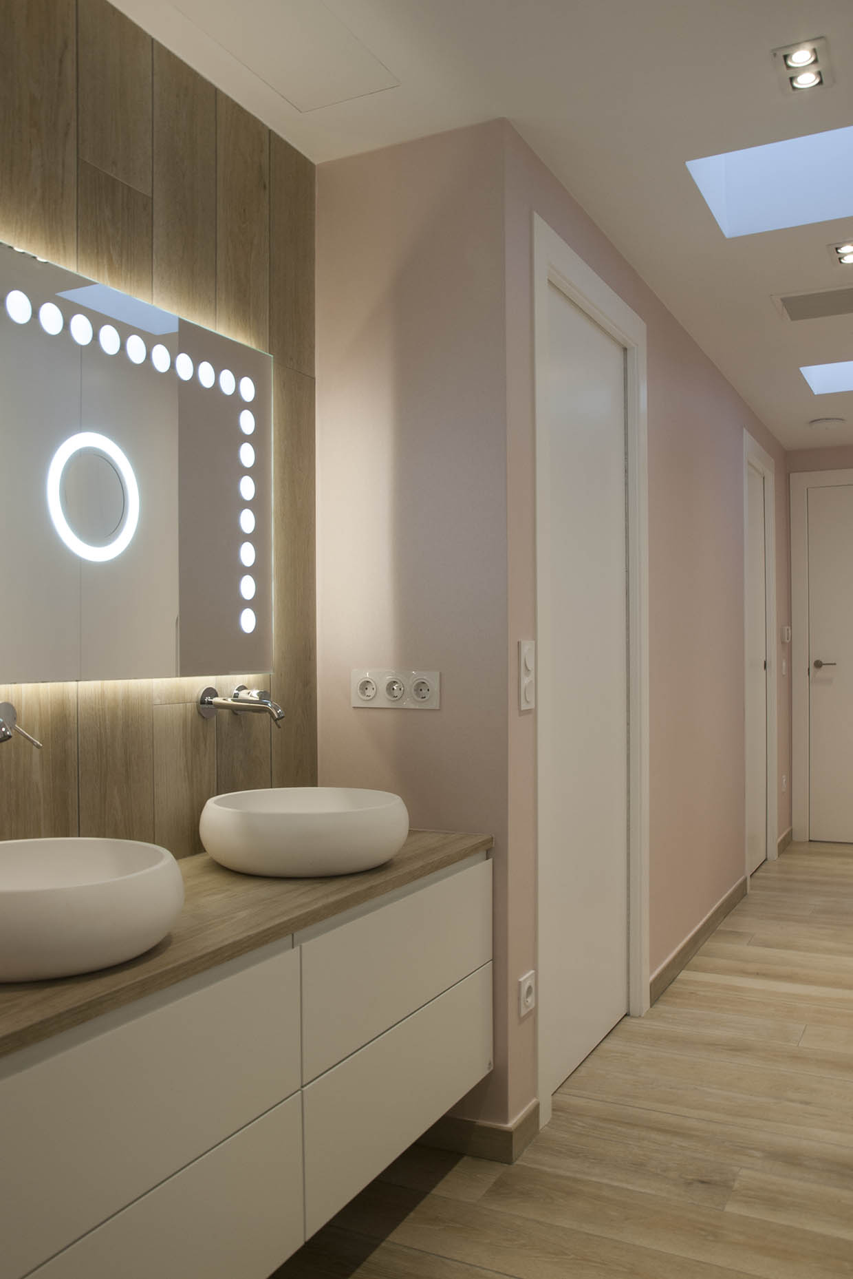 Interiorismo y reforma de vivienda unifamiliar, distribuidor habitaciones niños.