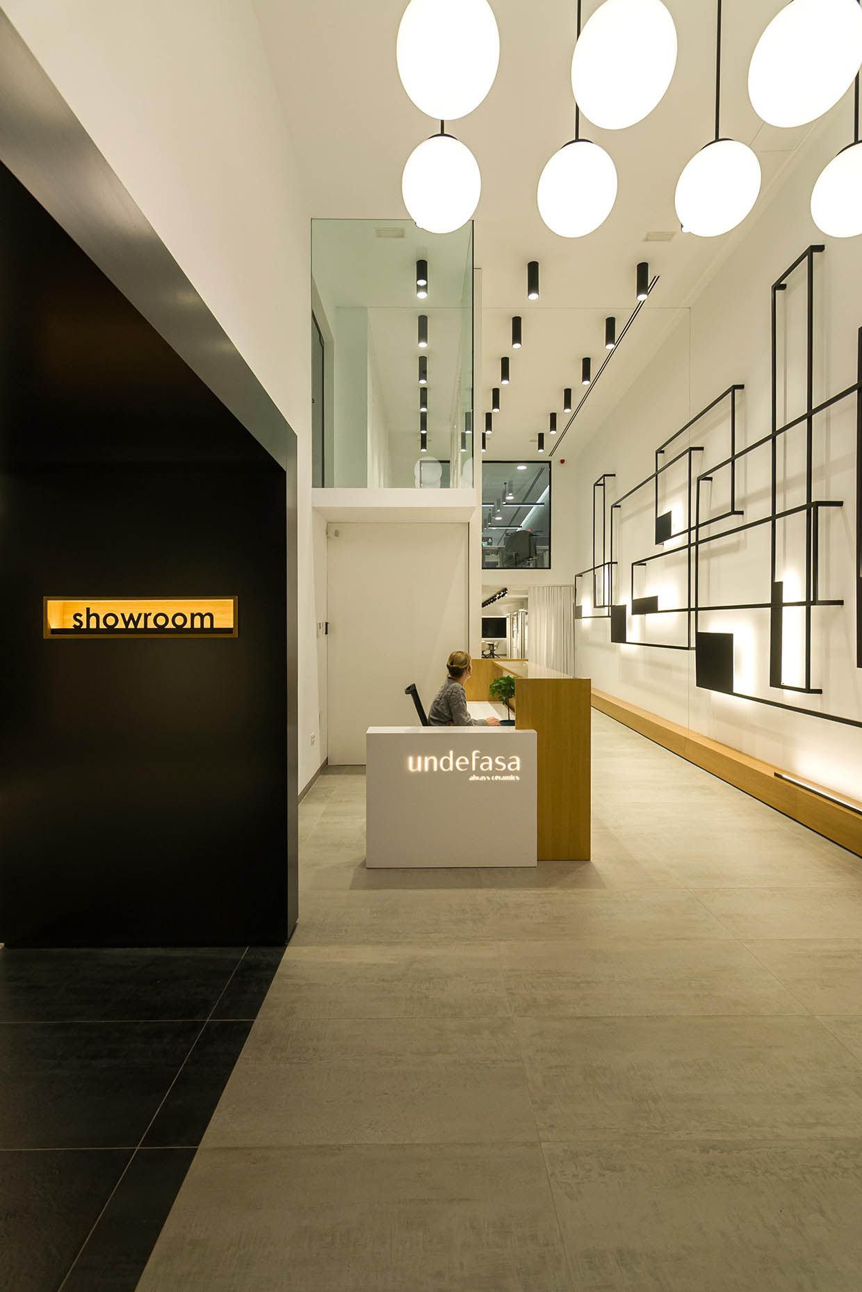 Diseño y reforma de showroom, Udefasa