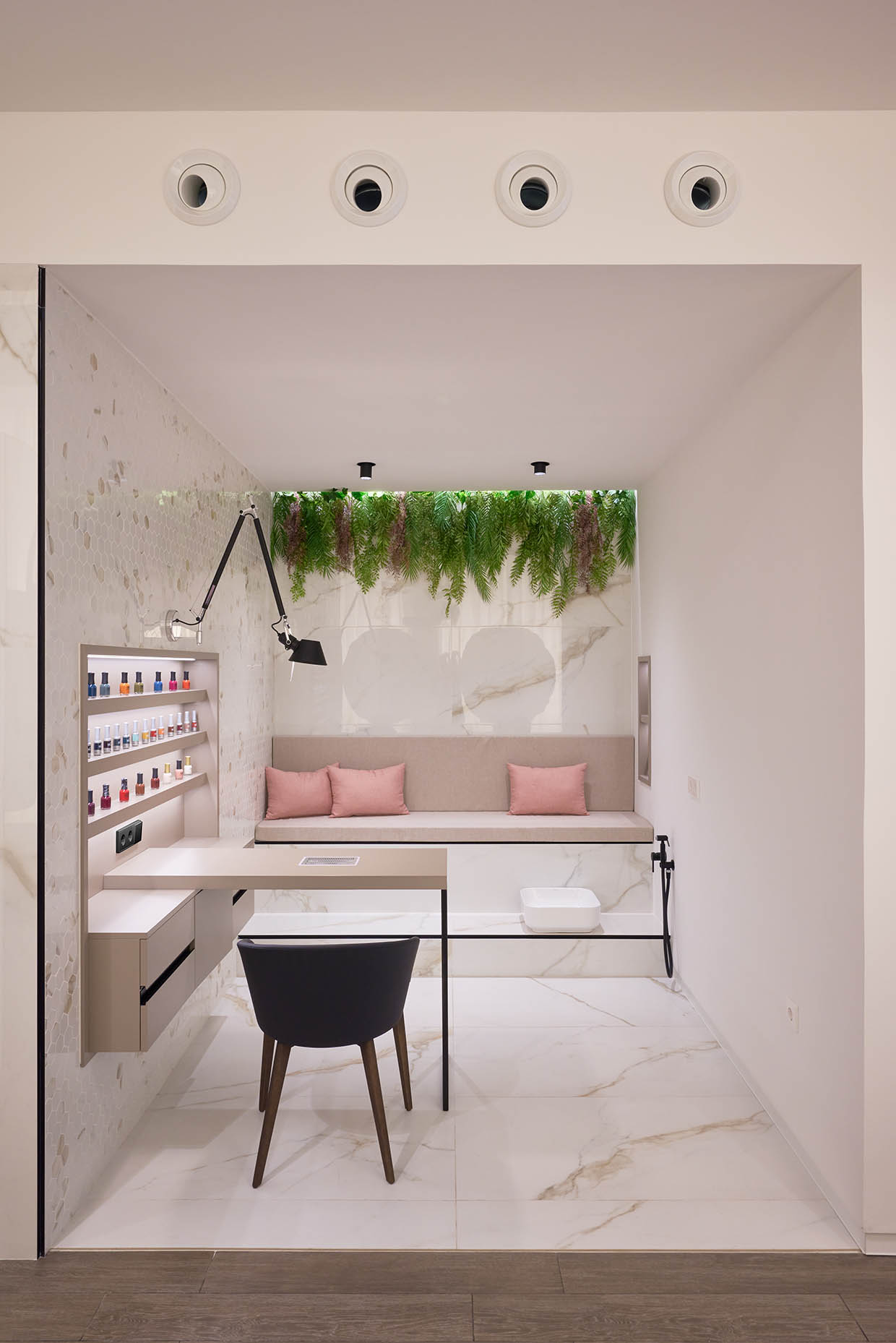 Diseño de centro de peluquería y estética, zona uña y pedicura
