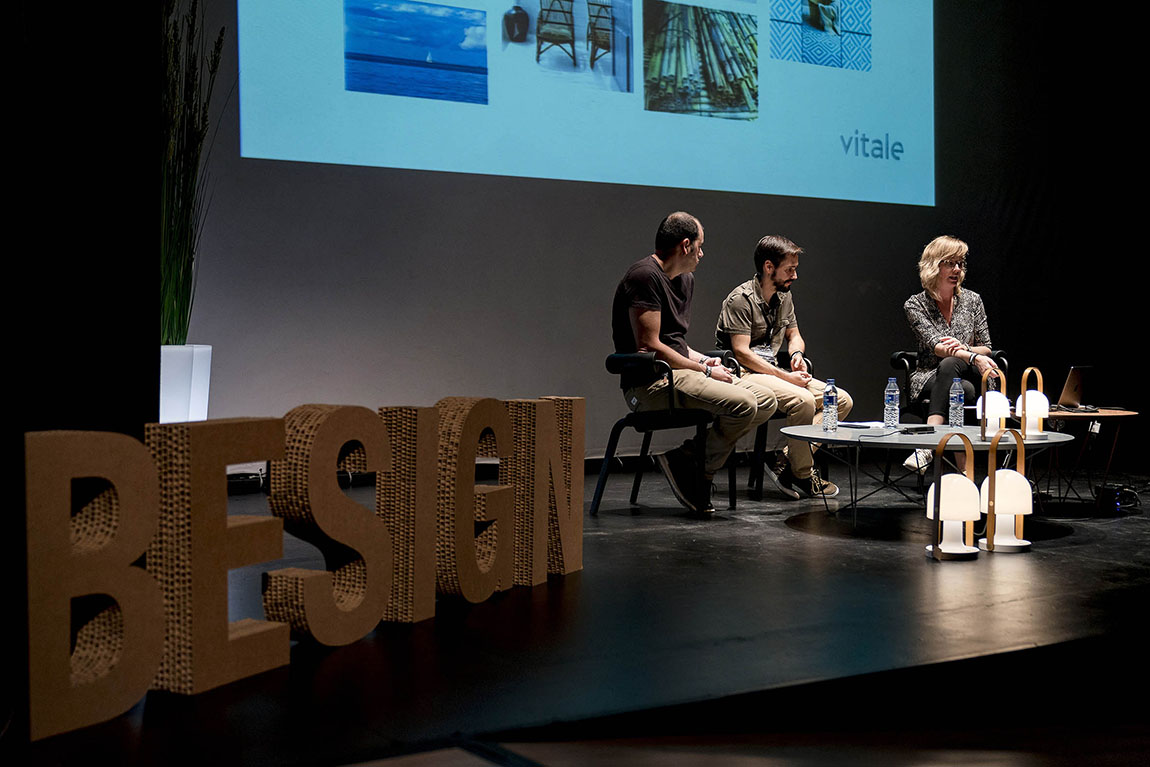 Vitale dando una conferencia en el besign fest