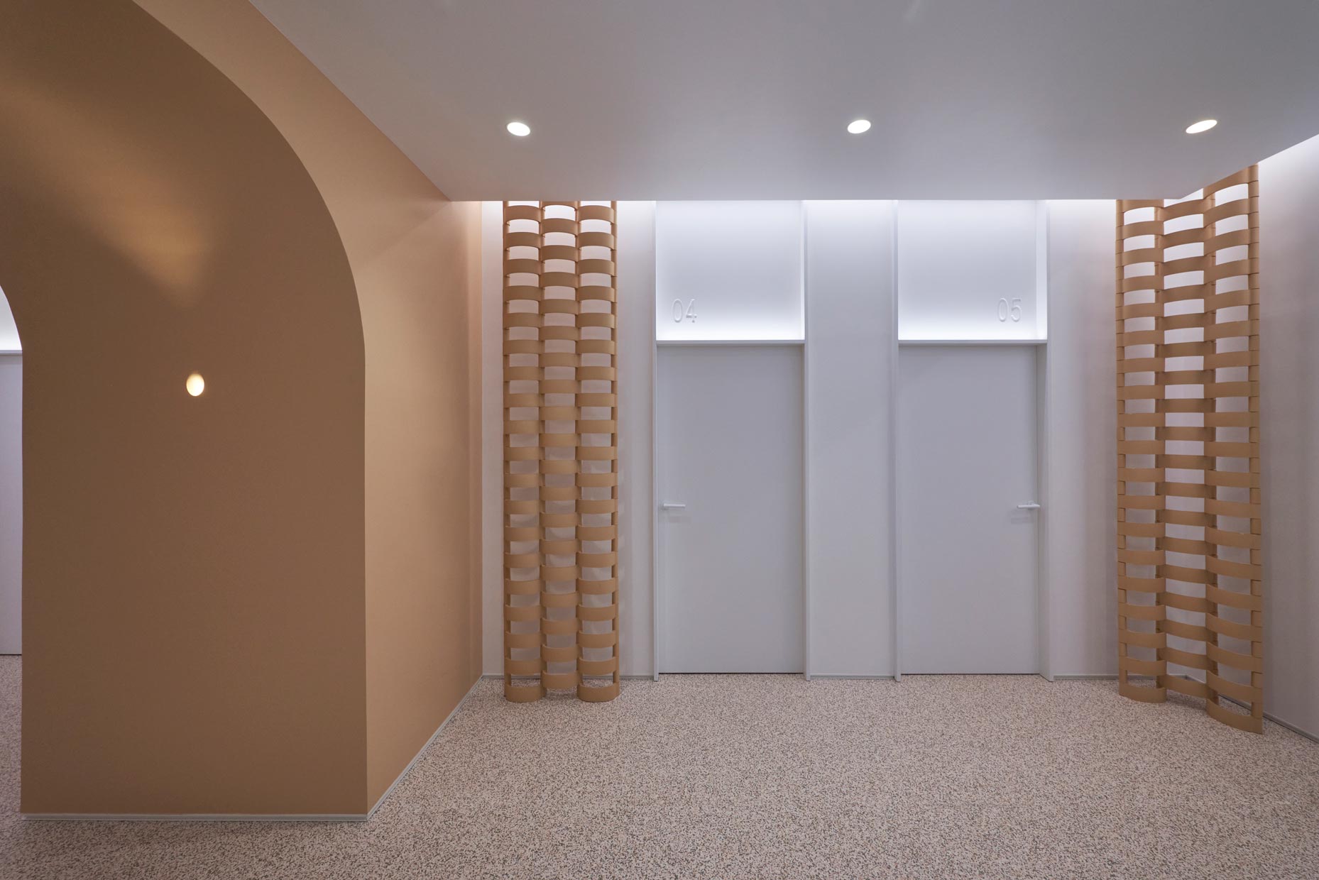 Puertas acceso a gabinetes podológicos