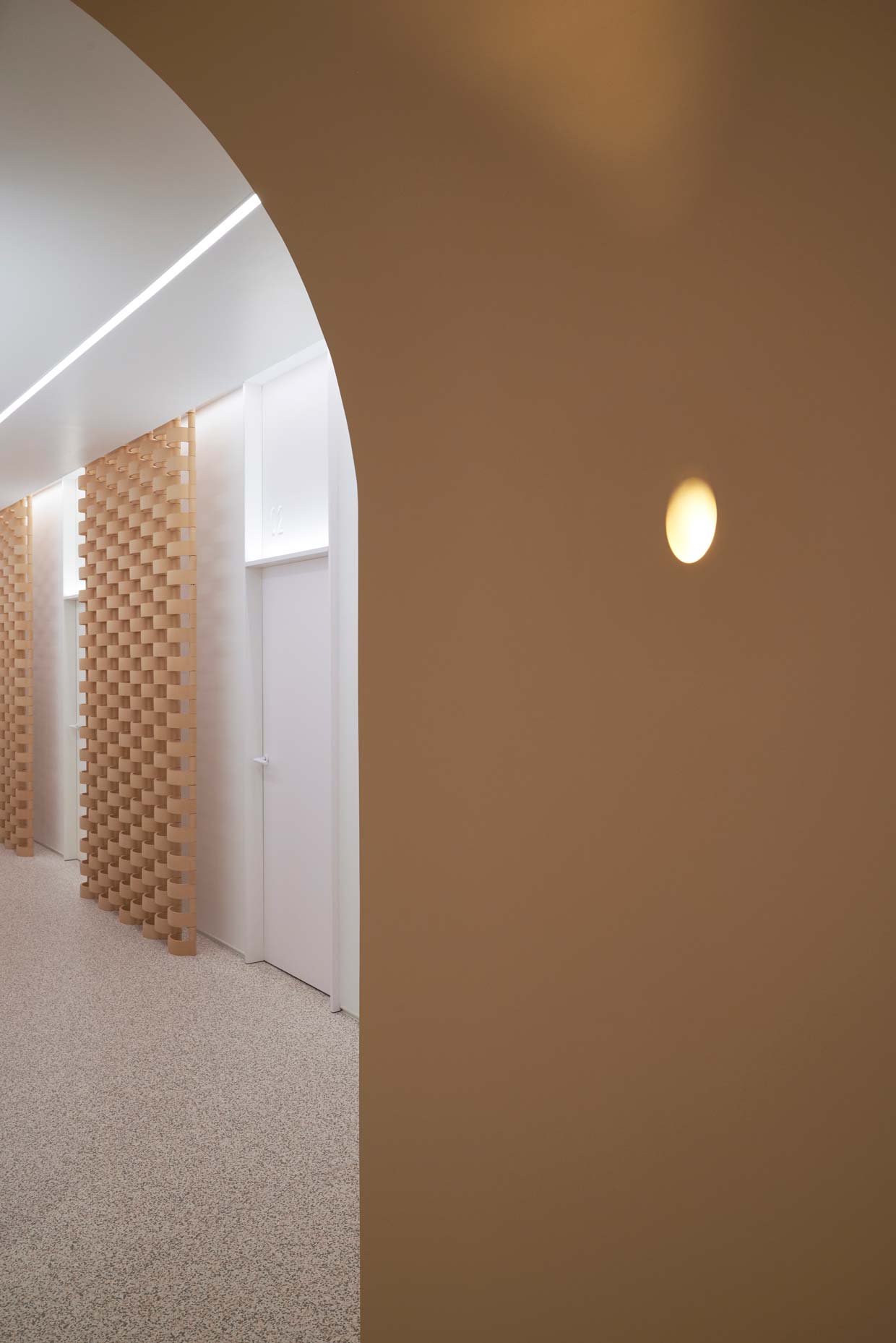 Iluminación integrada en pórtico