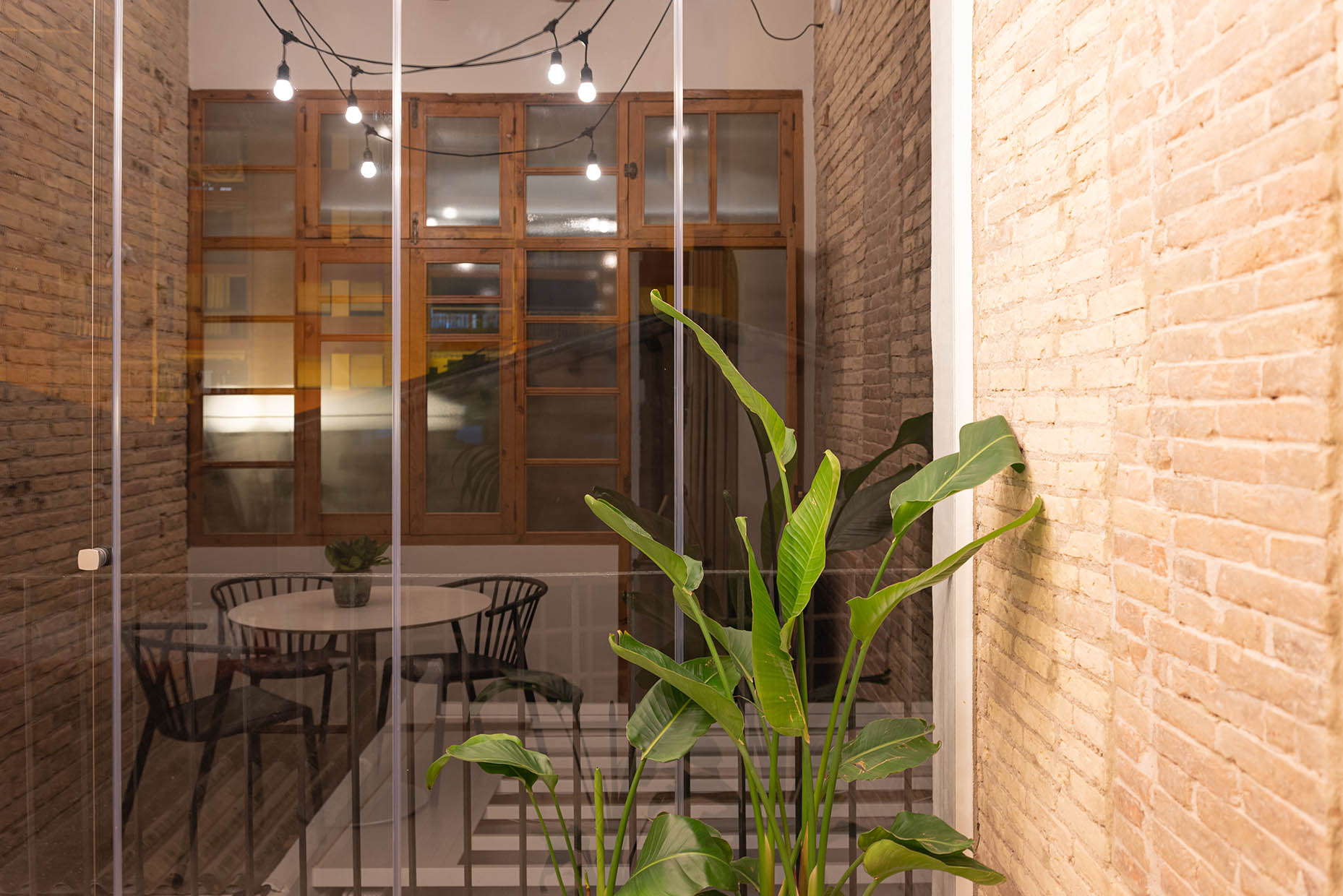 Especialistas en diseño de clínicas dentales y clínicas médicas. Interiorismo comercial, diseño restaurantes, diseño oficinas.
Proyectos globales de diseño interior e interiorismo, comunicación y diseño de marca.