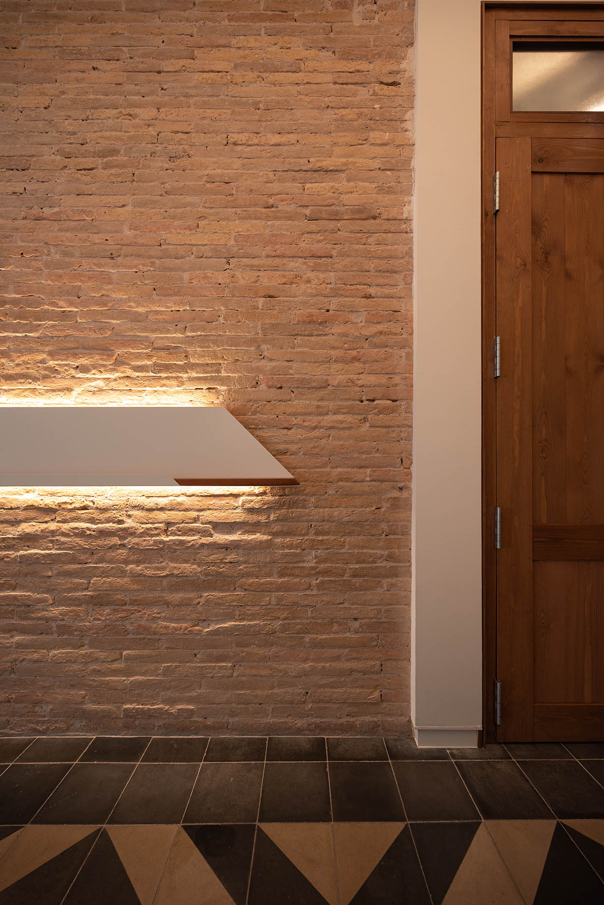 Especialistas en diseño de clínicas dentales y clínicas médicas. Interiorismo comercial, diseño restaurantes, diseño oficinas.
Proyectos globales de diseño interior e interiorismo, comunicación y diseño de marca.
Interiorismo Castellón. Interiorismo Valencia.