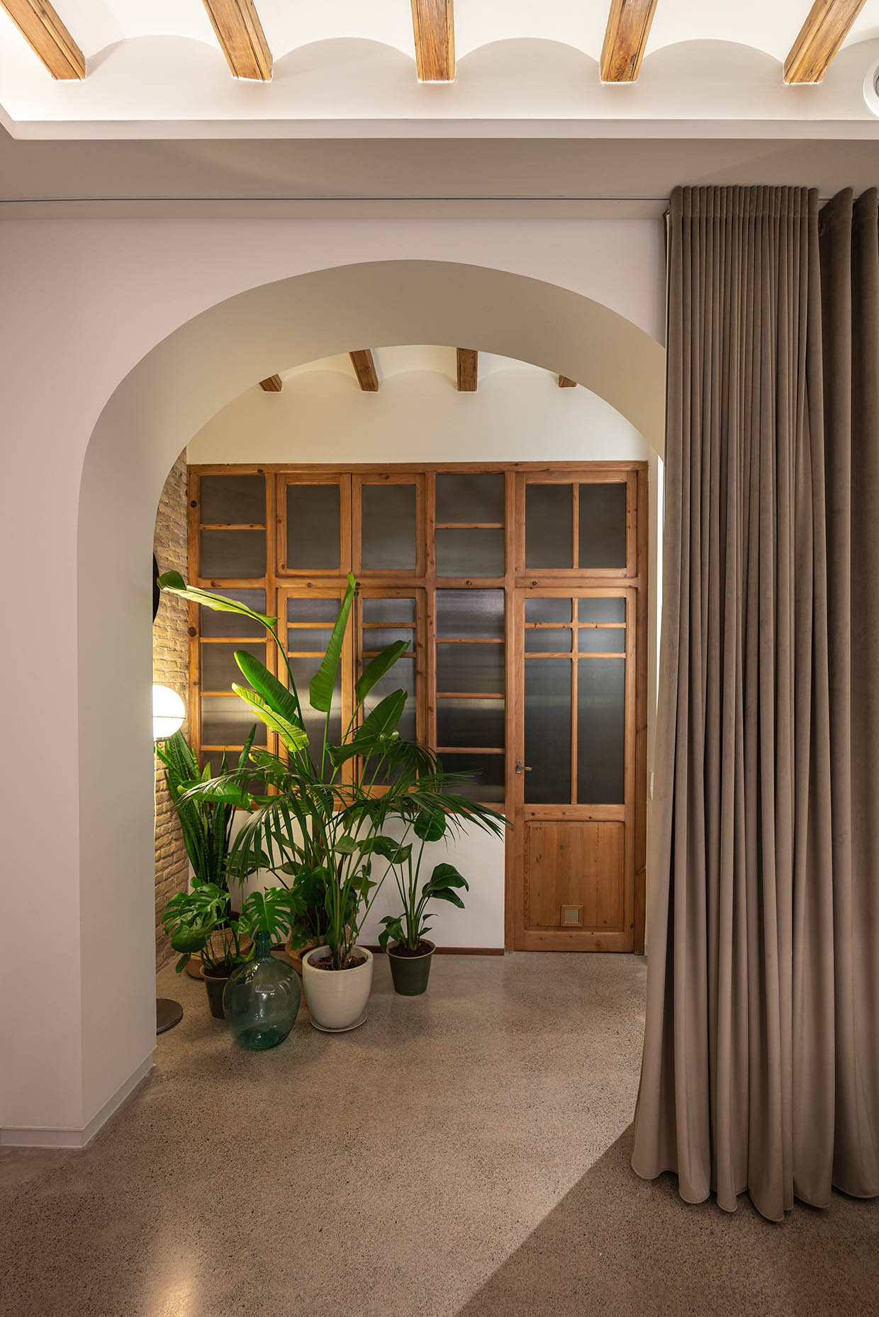 Especialistas en diseño de clínicas dentales y clínicas médicas. Interiorismo comercial, diseño restaurantes, diseño oficinas.
Proyectos globales de diseño interior e interiorismo, comunicación y diseño de marca.