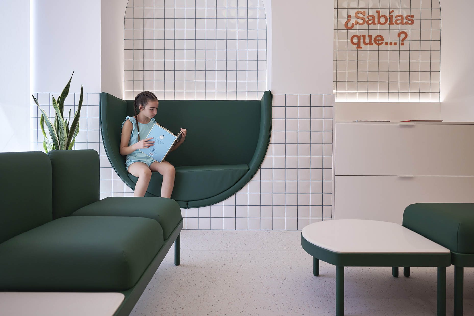 Interiorismo y branding clínica odontopediatría