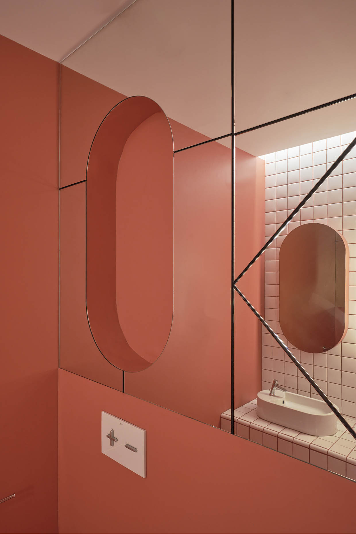 Especialistas en diseño de clínicas dentales y clínicas médicas. Interiorismo comercial, diseño restaurantes, diseño oficinas.
Proyectos globales de diseño interior e interiorismo, comunicación y diseño de marca.