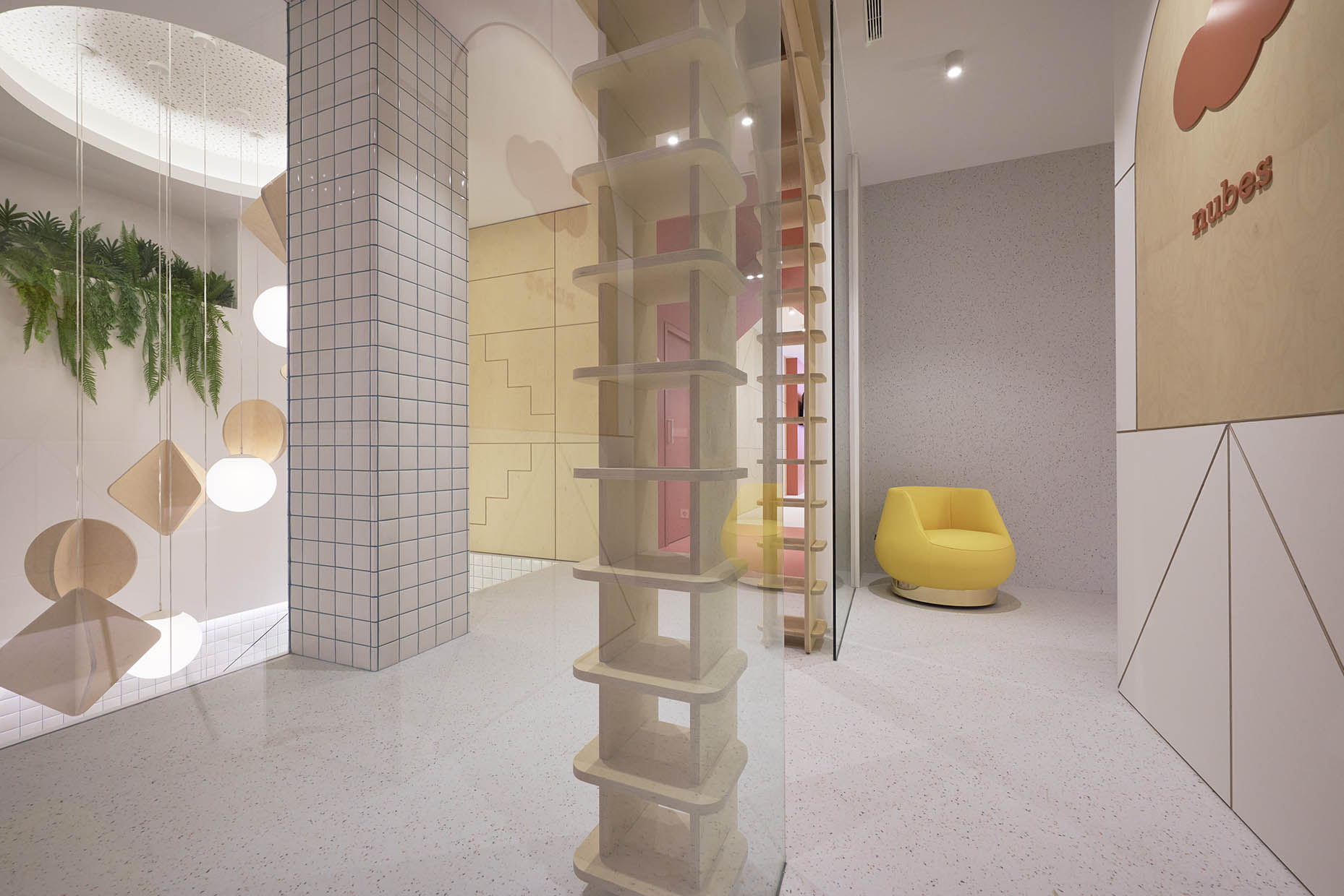 Especialistas en diseño de clínicas dentales y clínicas médicas. Interiorismo comercial, diseño restaurantes, diseño oficinas.
Proyectos globales de diseño interior e interiorismo, comunicación y diseño de marca.