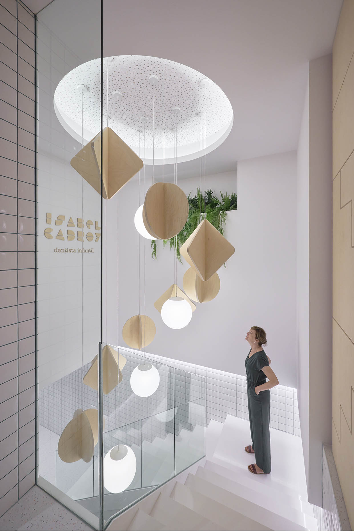 Especialistas en diseño de clínicas dentales y clínicas médicas. Interiorismo comercial, diseño restaurantes, diseño oficinas.
Proyectos globales de diseño interior e interiorismo, comunicación y diseño de marca.