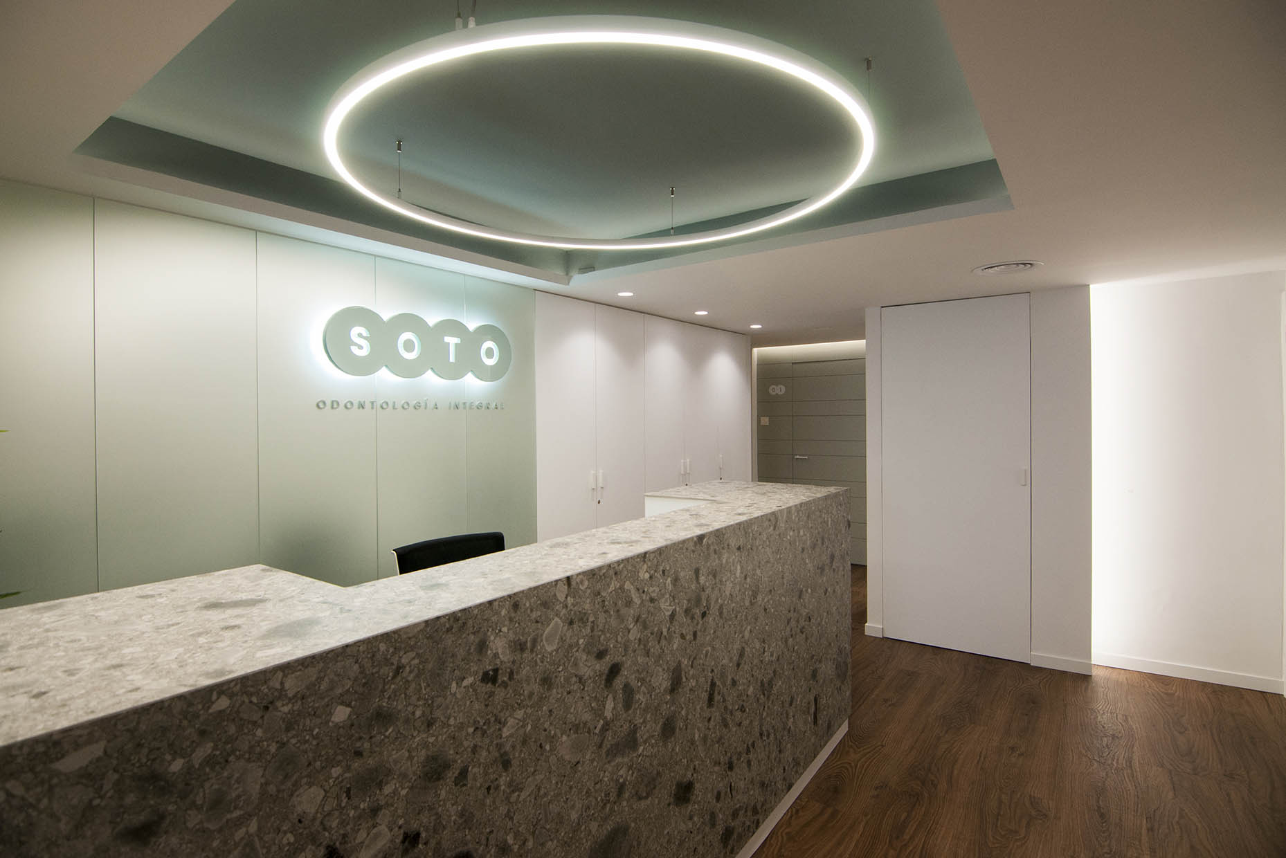 Diseño mostrador clínica dental