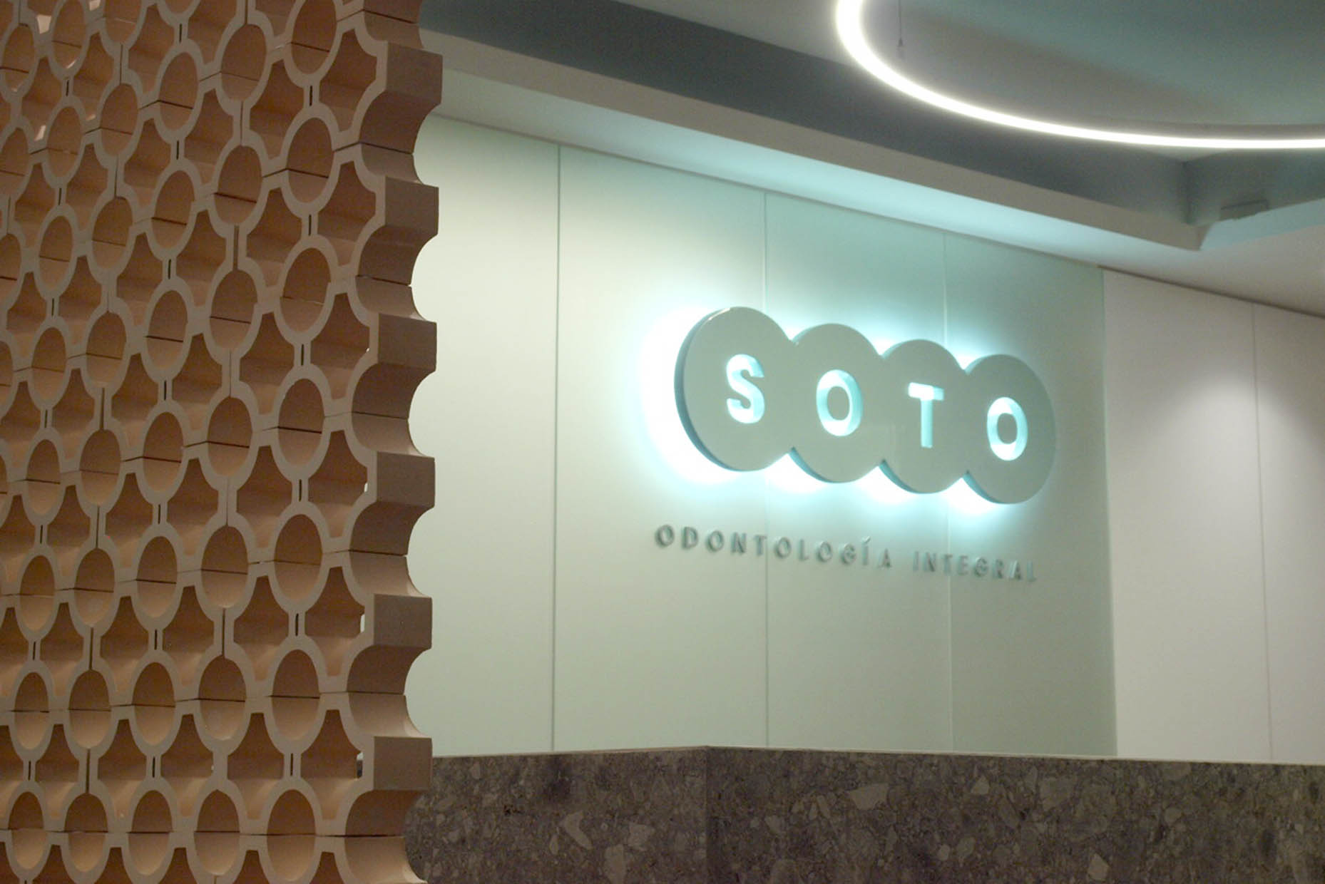 Logotipo clínica dental soto