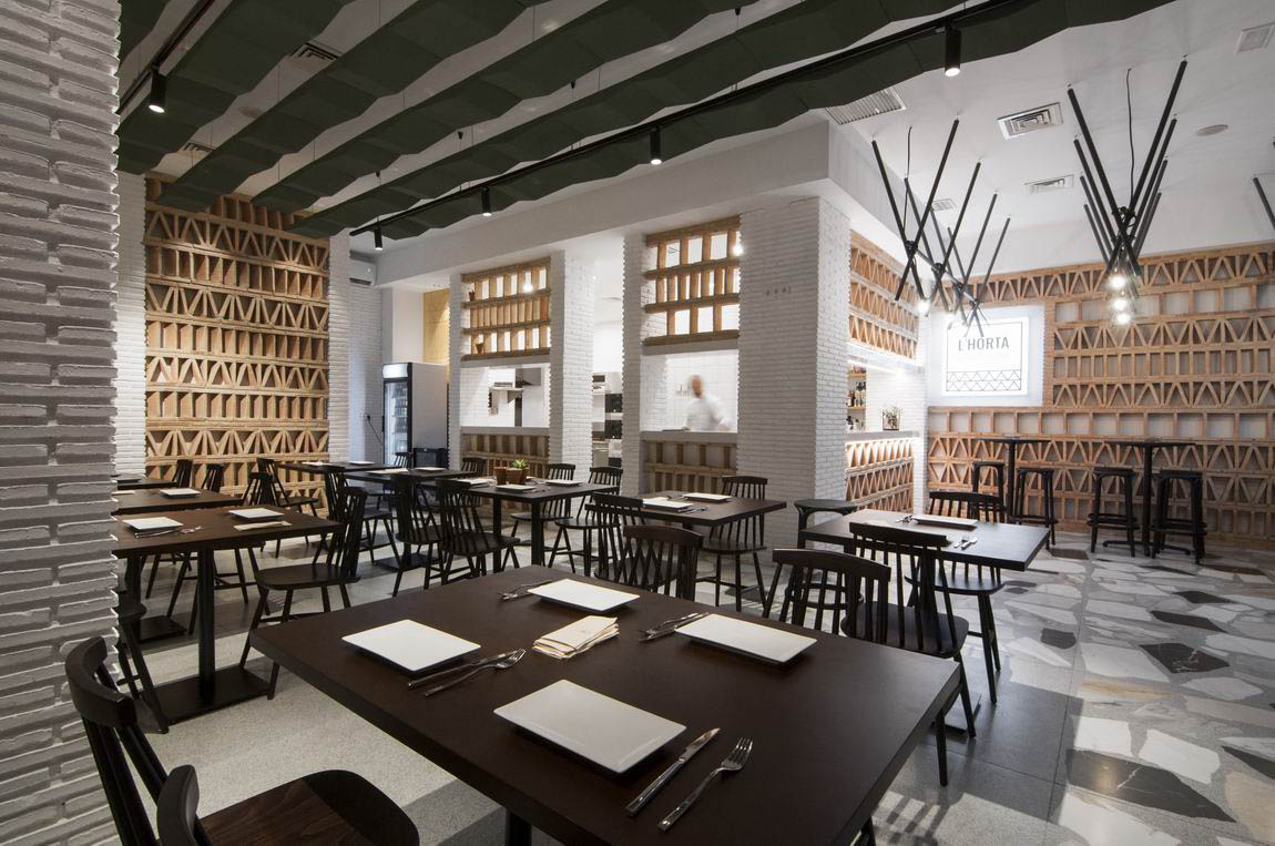 Especialistas en diseño de restaurantes. Diseño de clínicas, interiorismo comercial. Proyectos globales de diseño interior e interiorismo, comunicación y diseño de marca.
Interiorismo Castellon. Interiorismo Valencia