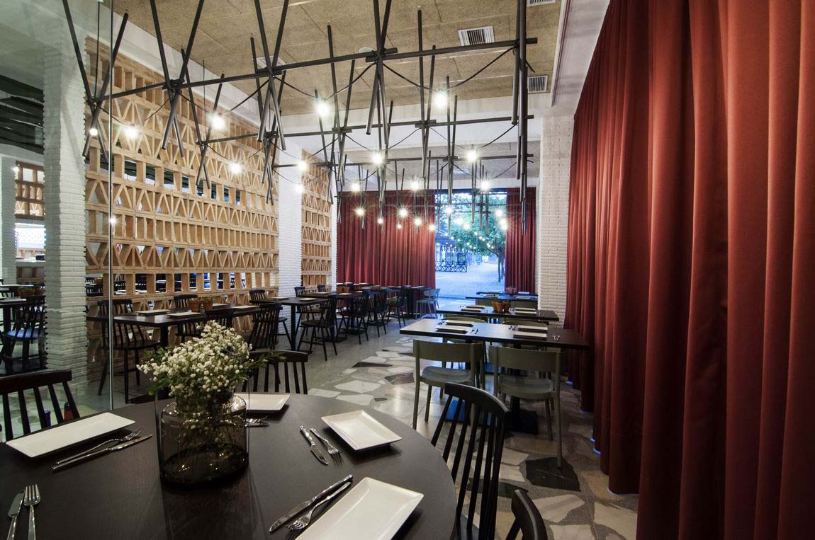 Especialistas en diseño de restaurantes. Diseño de clínicas, interiorismo comercial. Proyectos globales de diseño interior e interiorismo, comunicación y diseño de marca.
Interiorismo Castellon. Interiorismo Valencia