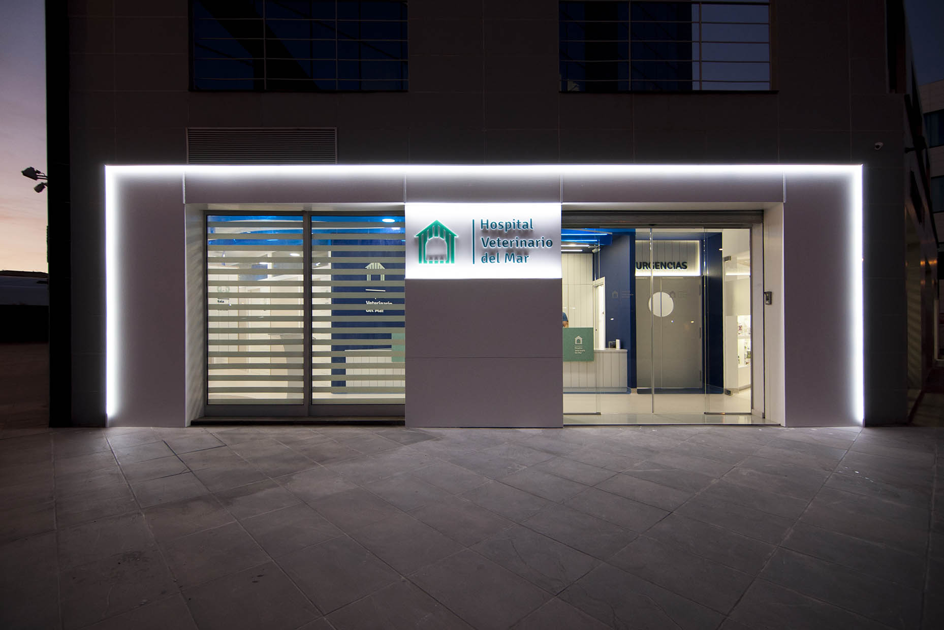 Diseño fachada hospital veterinario