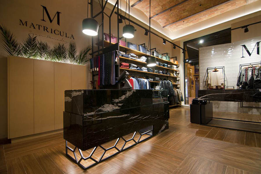 Especialistas en diseño tiendas y escaparatismo. Interiorismo comercial, diseño restaurantes, diseño oficinas.  Creamos negocios diferentes, competitivos y únicos. Proyectos globales de interiorismo, comunicación y diseño de marca.
