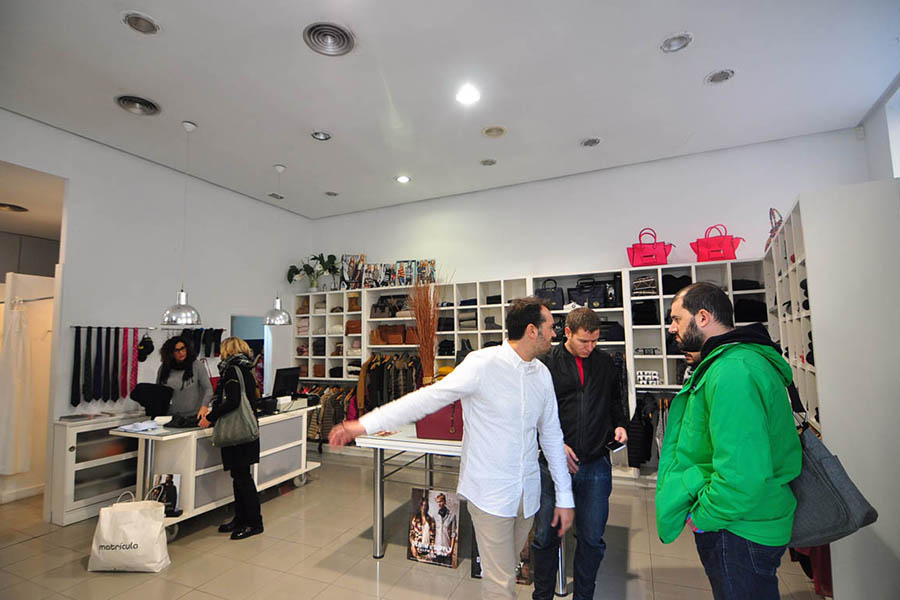 Especialistas en diseño tiendas y escaparatismo. Interiorismo comercial, diseño restaurantes, diseño oficinas.  Creamos negocios diferentes, competitivos y únicos. Proyectos globales de interiorismo, comunicación y diseño de marca.