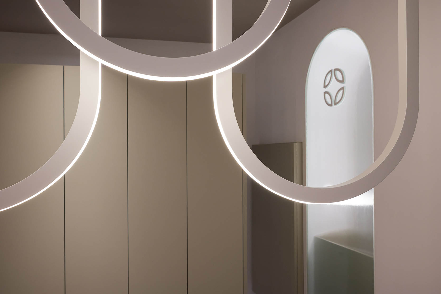 Especialistas en diseño de clínicas dentales y clínicas médicas.
Proyectos globales de diseño interior e interiorismo, comunicación y diseño de marca.
Interiorismo Valencia.