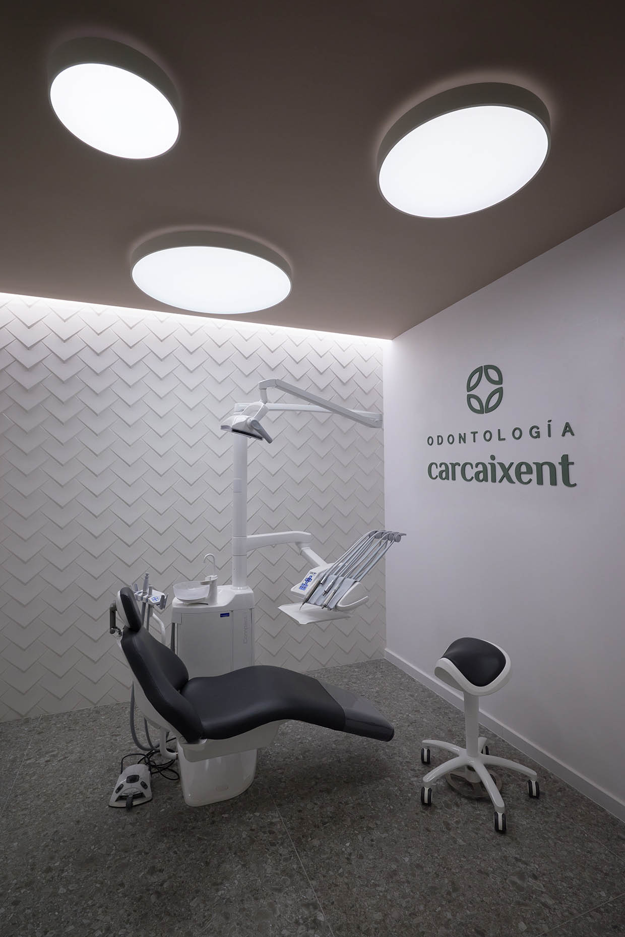 Especialistas en diseño de clínicas dentales y clínicas médicas.
Proyectos globales de diseño interior e interiorismo, comunicación y diseño de marca.
Interiorismo Valencia.