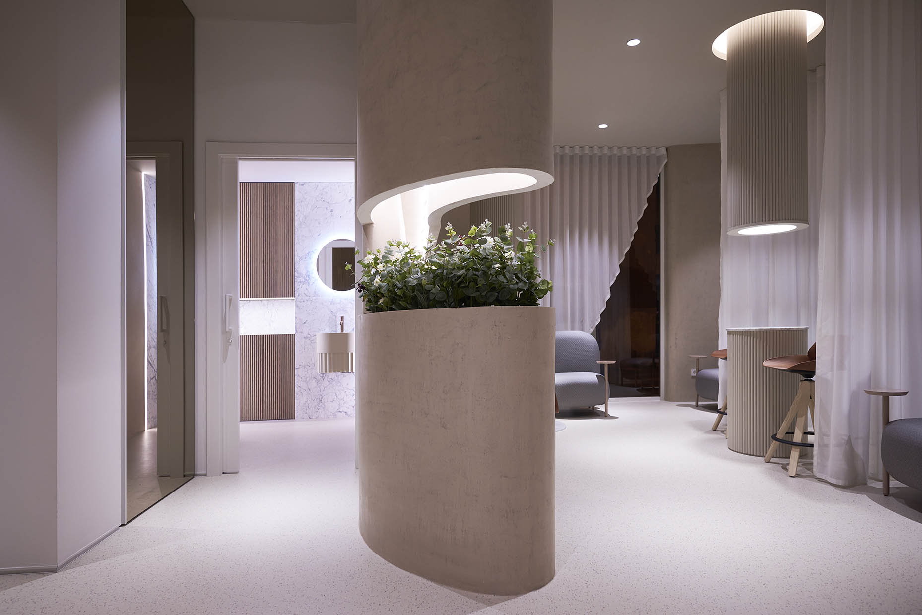 Diseño zona espera y baño clínica dental