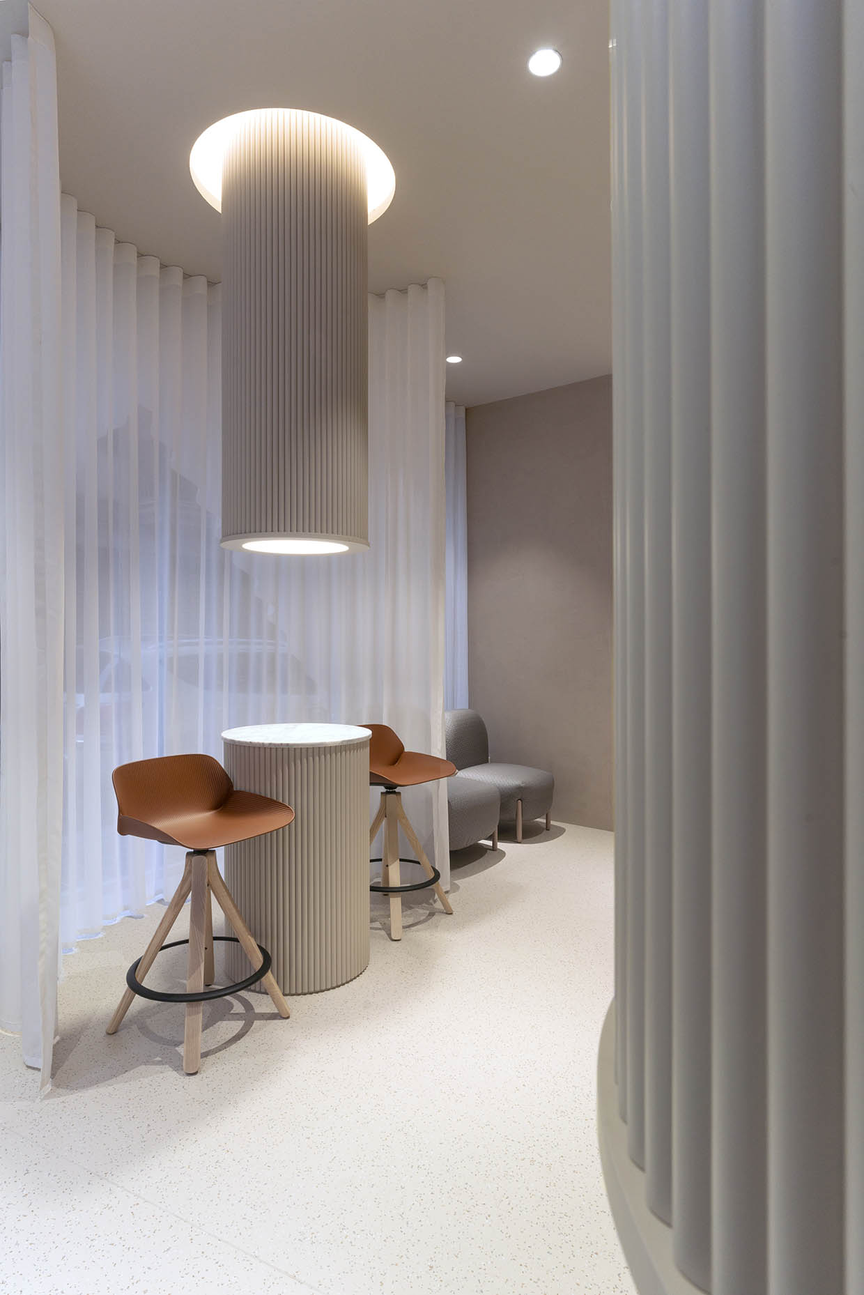 Zona de espera alta en clínica dental