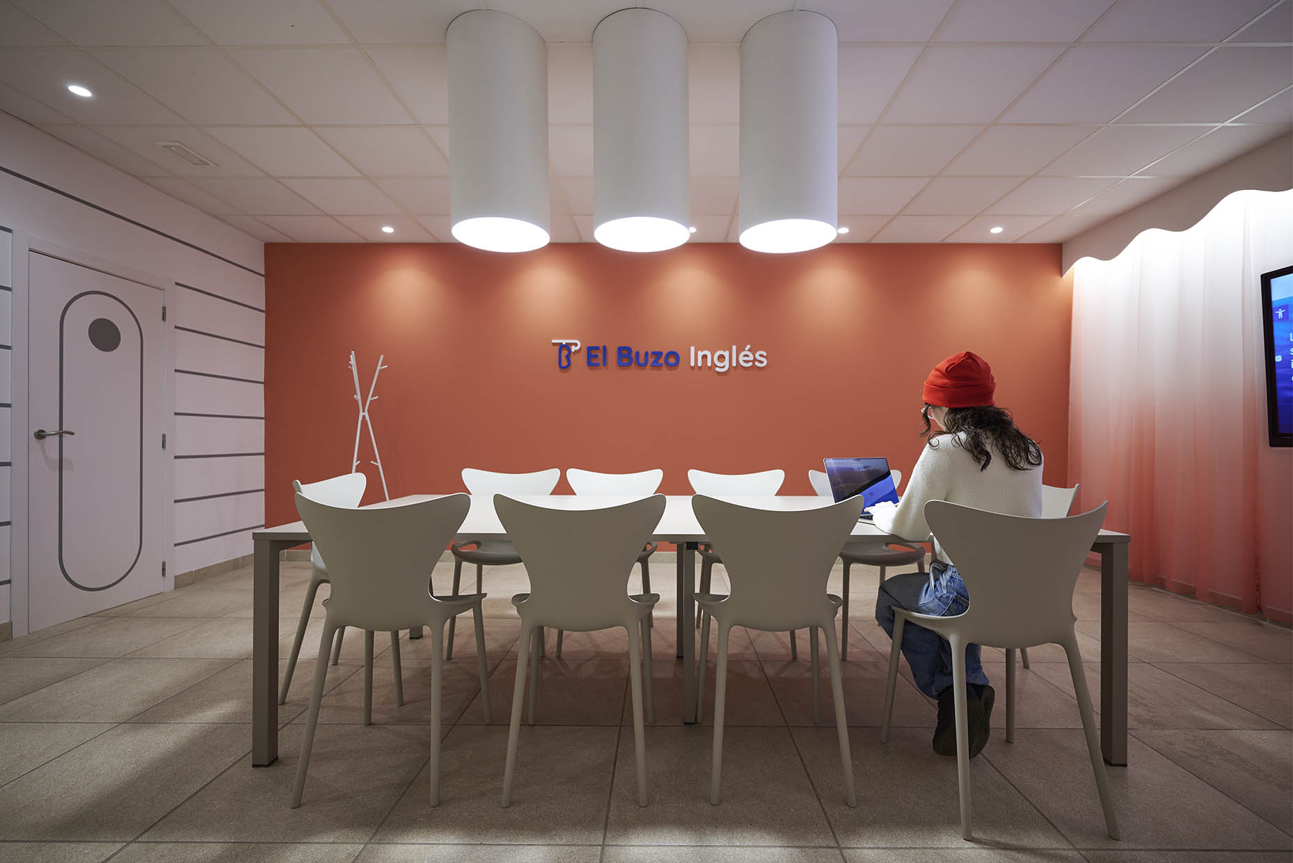 Interiorismo de academia de idiomas