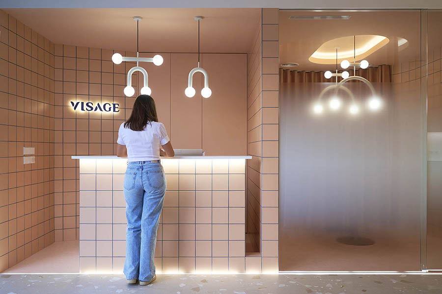 Mostrador de espera retroiluminado para clínica dental