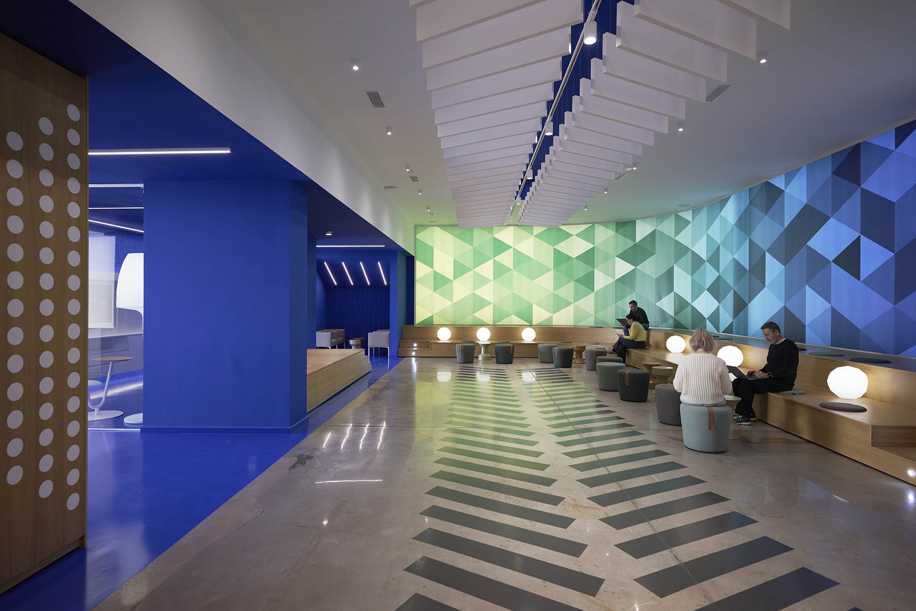 Foro para convenciones de las oficinas Efi Cretaprint